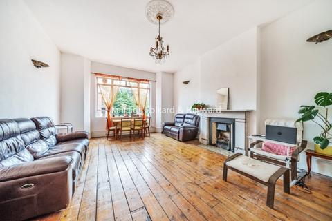 3 bedroom apartment to rent, Coolhurst Road London N8