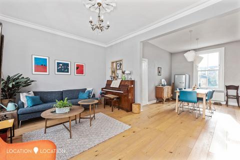 3 bedroom apartment for sale, Walford Road, London, N16
