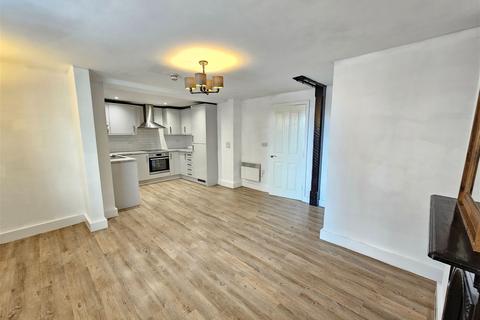 2 bedroom ground floor flat to rent, West Street, Banwell