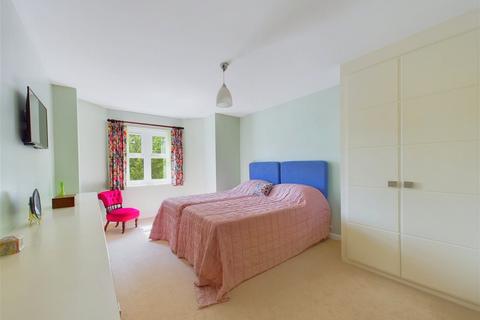 2 bedroom apartment for sale, Hurst Road, Horsham RH12