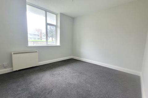 2 bedroom flat to rent, Angel Close, London N18