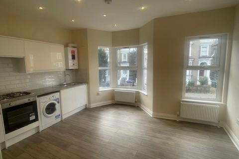 2 bedroom flat to rent, Flat 2, Whitehorse Lane, South Norwood, SE25