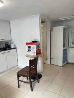 1 bedroom flat to rent, 174 Southend Road, Rear Flat Woodford Green IG8 8QH