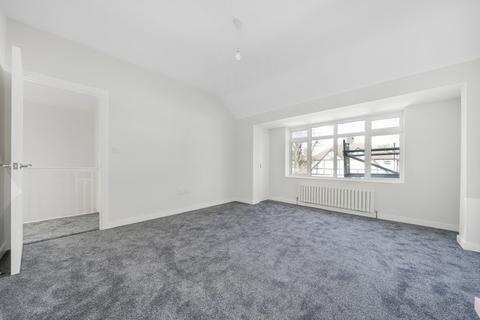 3 bedroom semi-detached house to rent, Watermead Road London SE6
