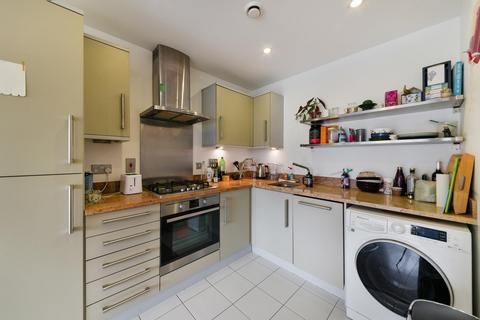1 bedroom apartment for sale, Lime View Apartments, John Nash Mews, London, E14
