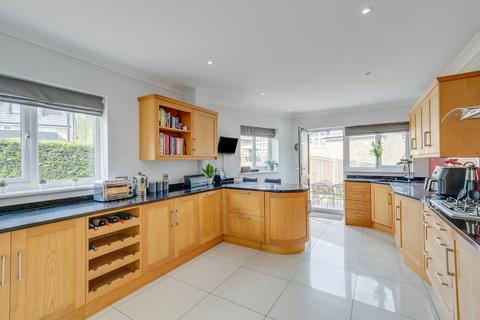3 Enjakes Close, Stevenage, SG2 8BG