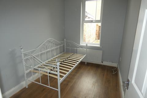 2 bedroom flat to rent, Charles Street, Hazelrigg