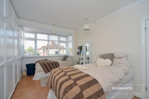 172 Hamilton Avenue, Sutton, SM3 9DT