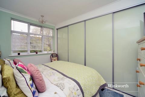 172 Hamilton Avenue, Sutton, SM3 9DT