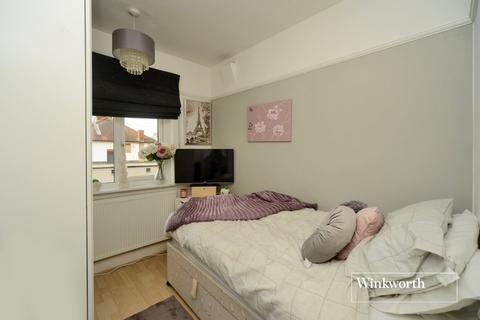 172 Hamilton Avenue, Sutton, SM3 9DT