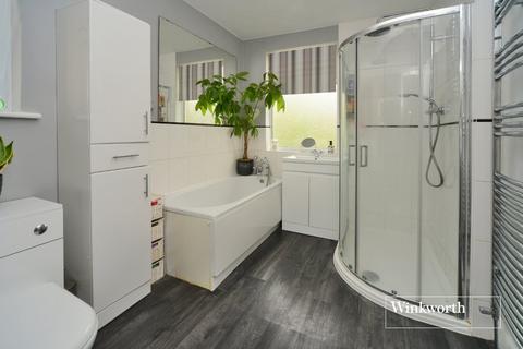 172 Hamilton Avenue, Sutton, SM3 9DT