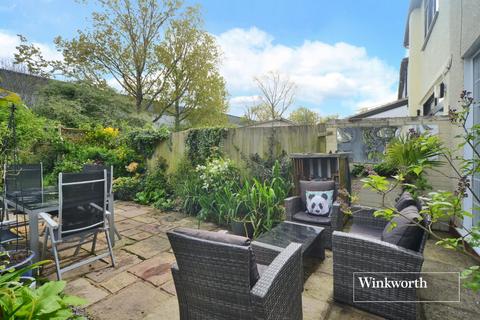 172 Hamilton Avenue, Sutton, SM3 9DT