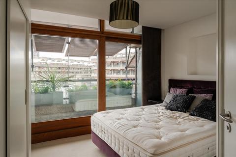 709 Frobisher Crescent, London, EC2Y 8HD