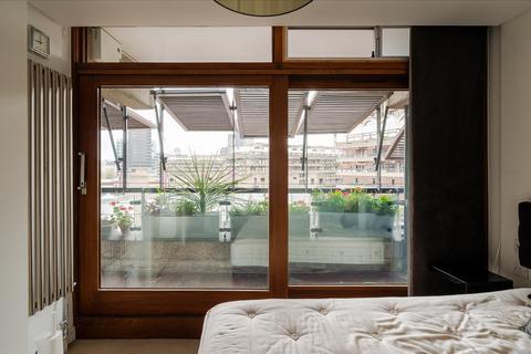 709 Frobisher Crescent, London, EC2Y 8HD