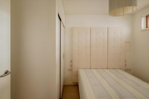 709 Frobisher Crescent, London, EC2Y 8HD