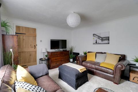12 Mandeville, Burwell, Cambridge, CB25 0AG