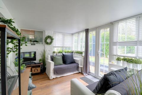 12 Mandeville, Burwell, Cambridge, CB25 0AG