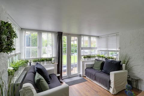 12 Mandeville, Burwell, Cambridge, CB25 0AG