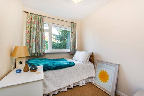 5 Grassmount, London, SE23 3UW