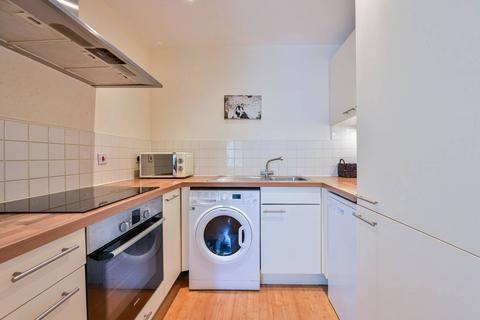 2 bedroom flat for sale, Highwood Close, Dulwich, London, SE22