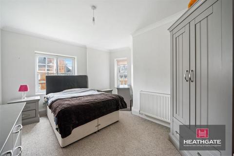 3 bedroom flat for sale, Heathcroft, Hampstead Way,NW11