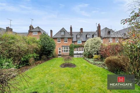 5 bedroom flat for sale, Heath Close, Hampstead Garden Suburb NW11