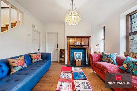 5 bedroom flat for sale, Heath Close, Hampstead Garden Suburb NW11