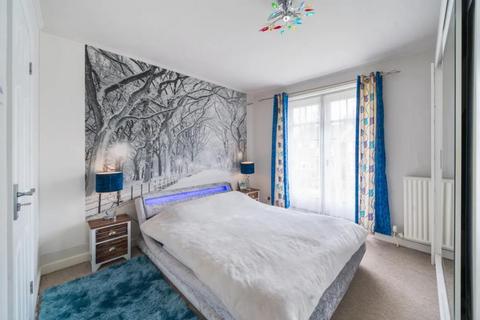 3 bedroom end of terrace house for sale, Woking,  Surrey,  GU22
