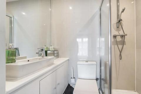 14 Brooklyn Close, Woking, GU22 7TH