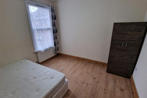 1 bedroom in a house share to rent, Shrewsbury Road, London E7