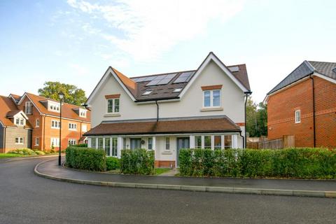 5 Bryan Gardens, Binfield, Bracknell, RG42 4JQ