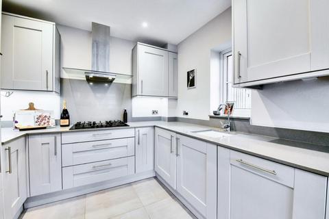5 Bryan Gardens, Binfield, Bracknell, RG42 4JQ