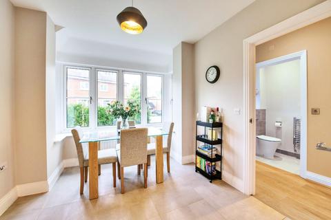5 Bryan Gardens, Binfield, Bracknell, RG42 4JQ