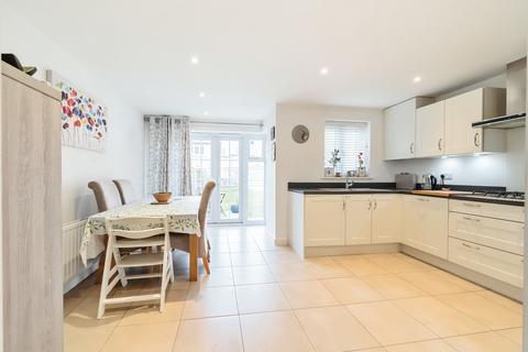 19 Buchanan Way, Binfield, Bracknell, RG42 4FE