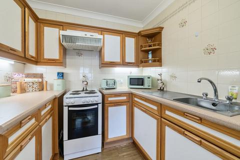 2 bedroom apartment for sale, Tebbit Close, Berkshire RG12