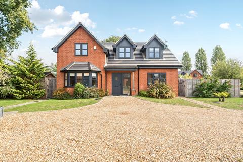 4 bedroom detached house for sale, Greenacres Gate, Hampshire RG26
