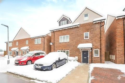4 bedroom detached house for sale, Coudray Mews, Reading RG7