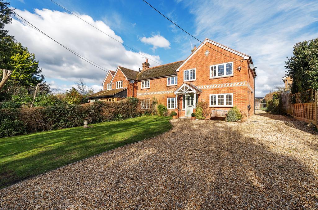 Pamber Heath, Tadley RG26 4 bed semidetached house for sale £650,000