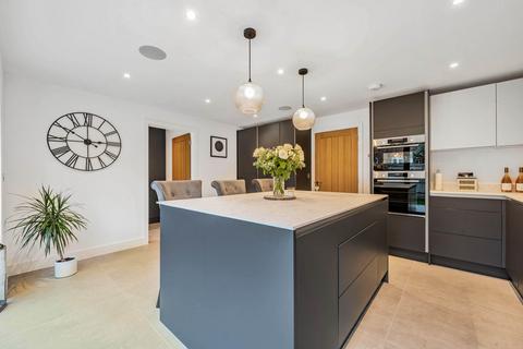 24a Bramshill Close, Arborfield, Reading, RG2 9NF