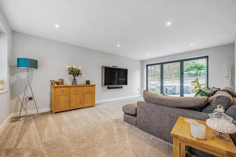 24a Bramshill Close, Arborfield, Reading, RG2 9NF