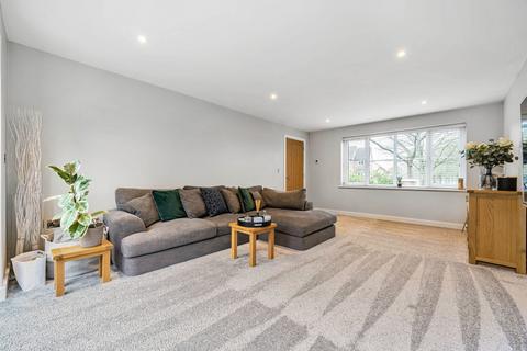 24a Bramshill Close, Arborfield, Reading, RG2 9NF