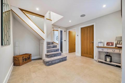 24a Bramshill Close, Arborfield, Reading, RG2 9NF
