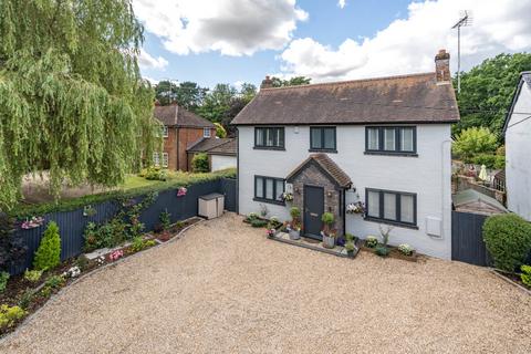 Treetop House Basingstoke Road, Swallowfield, Reading, RG7 1PY