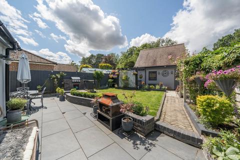 Treetop House Basingstoke Road, Swallowfield, Reading, RG7 1PY