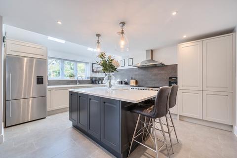 Treetop House Basingstoke Road, Swallowfield, Reading, RG7 1PY