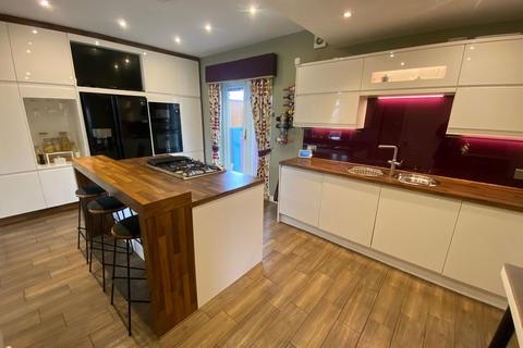 30 Thatch Leach, Chadderton, Oldham, OL9 9QX