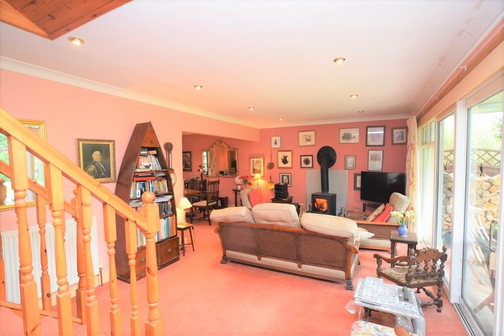 Finch Hollow, 3 Loreburn Park, Lovers Walk, Dumfri