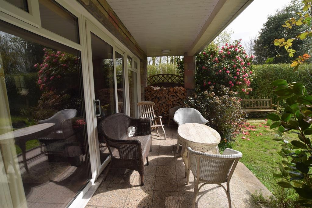 Finch Hollow, 3 Loreburn Park, Lovers Walk, Dumfri