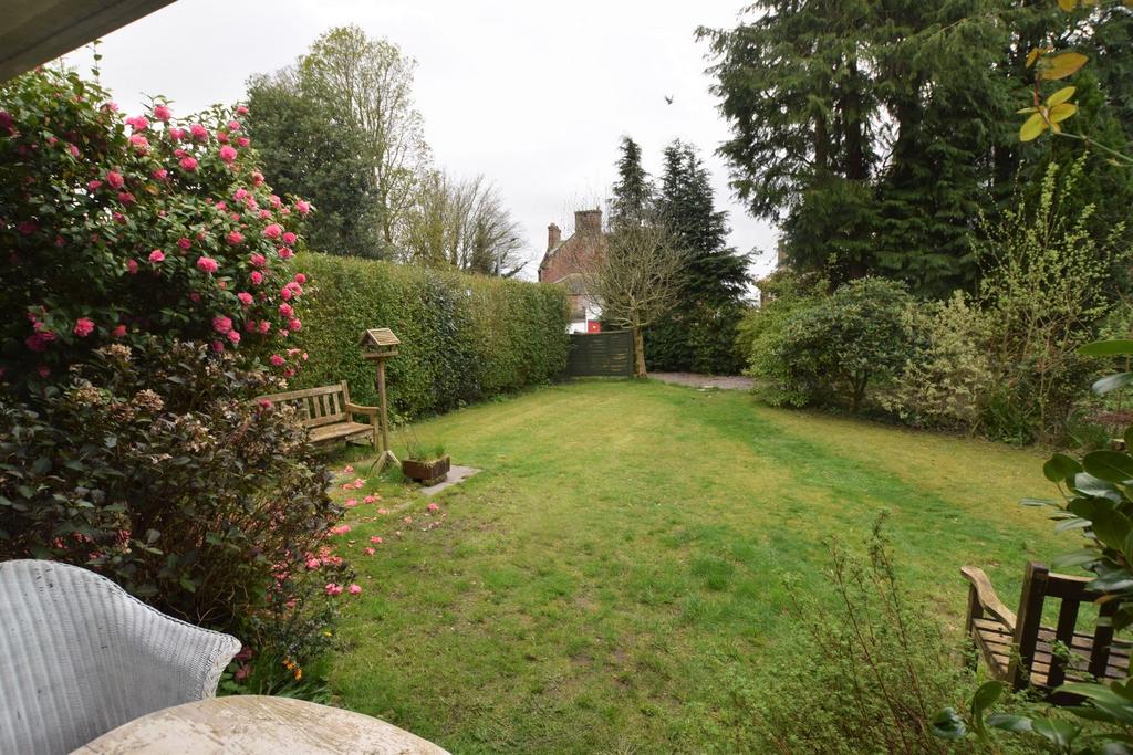Finch Hollow, 3 Loreburn Park, Lovers Walk, Dumfri