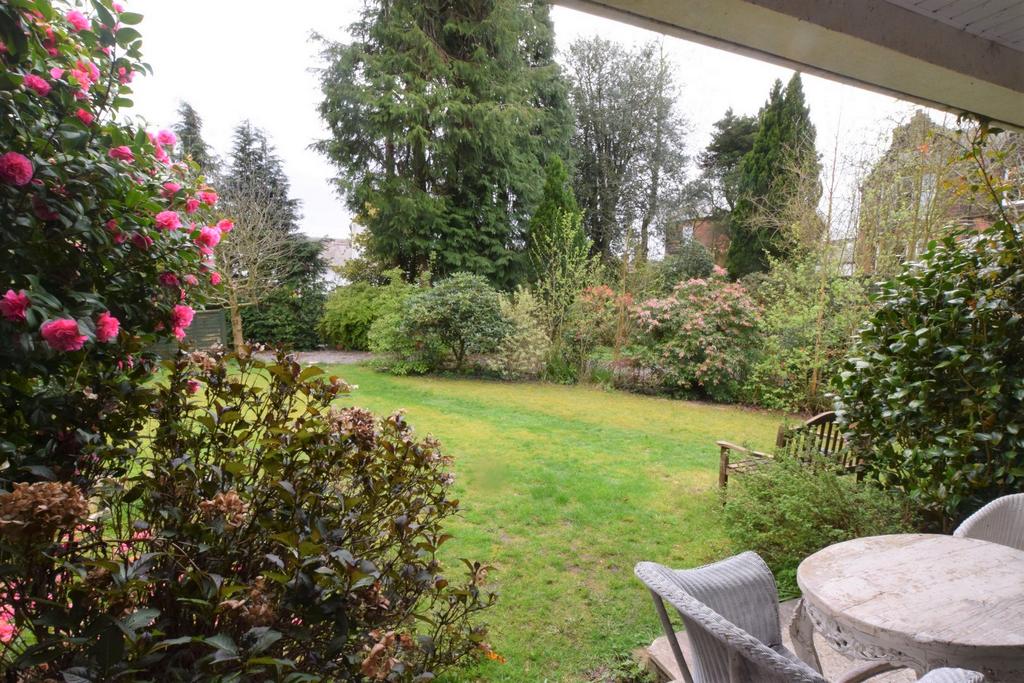 Finch Hollow, 3 Loreburn Park, Lovers Walk, Dumfri